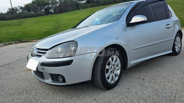 VOITURE À VENDRE TRÈS BON ÉTAT - 2