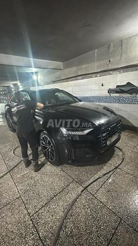 Je vends Audi Q8 bon état entretien la maison