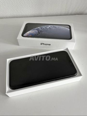 هاتف آيفون XR للبيع بسعر 1200 درهم، كل شيء أصلي