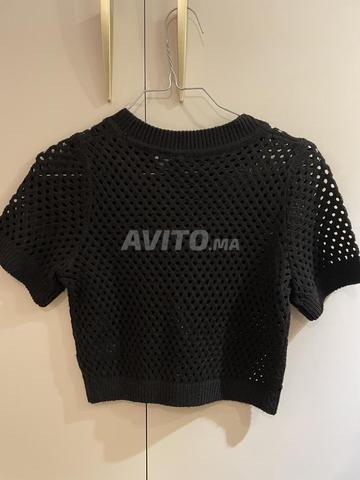 توب H&M أسود بفتحات - 2