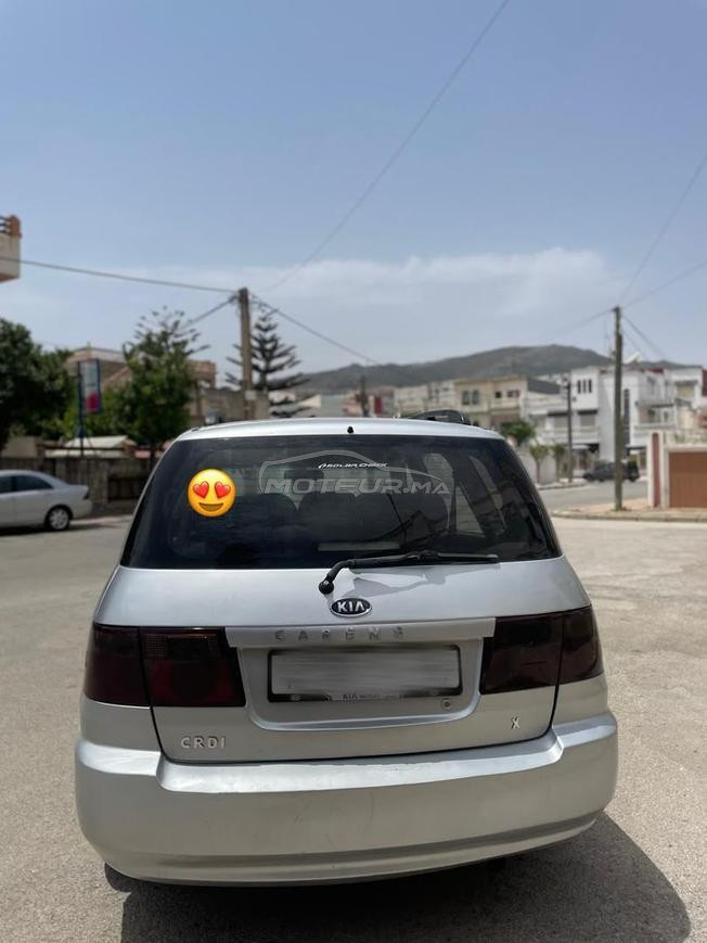 Kia carins model 2005 n9iya kayna tetouan