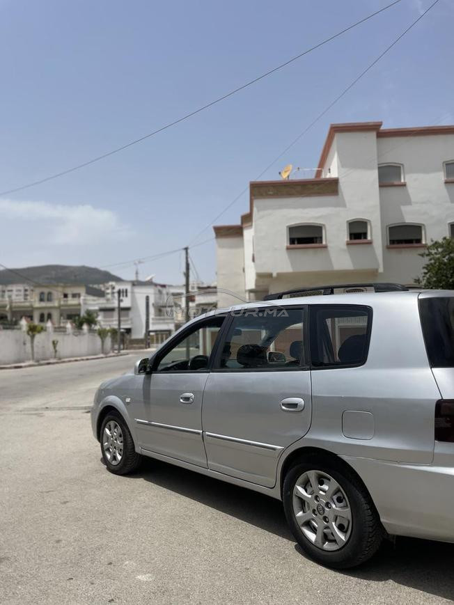 Kia carins model 2005 n9iya kayna tetouan