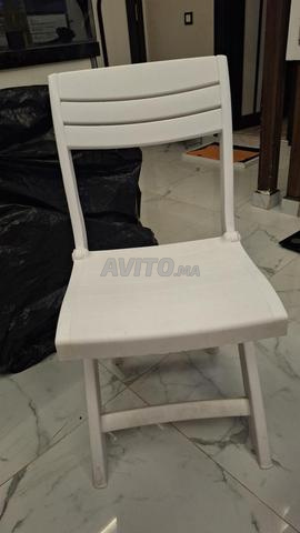 Table et 2 chaises de bonne qualité - 2