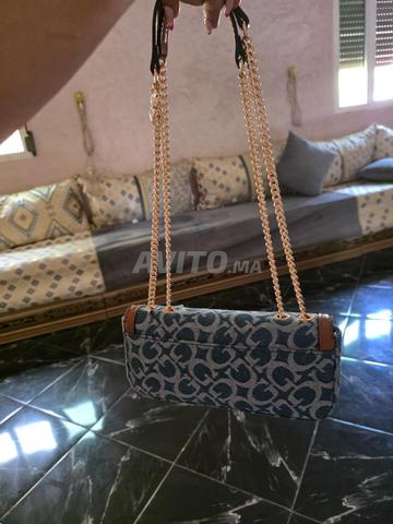 Guess أصلية . مازالت بالبطاقة ديالي - 2
