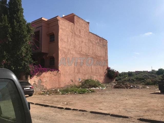 BEAU TERRAIN DE 327 M2 . ZONE VILLAS JUMELLES .