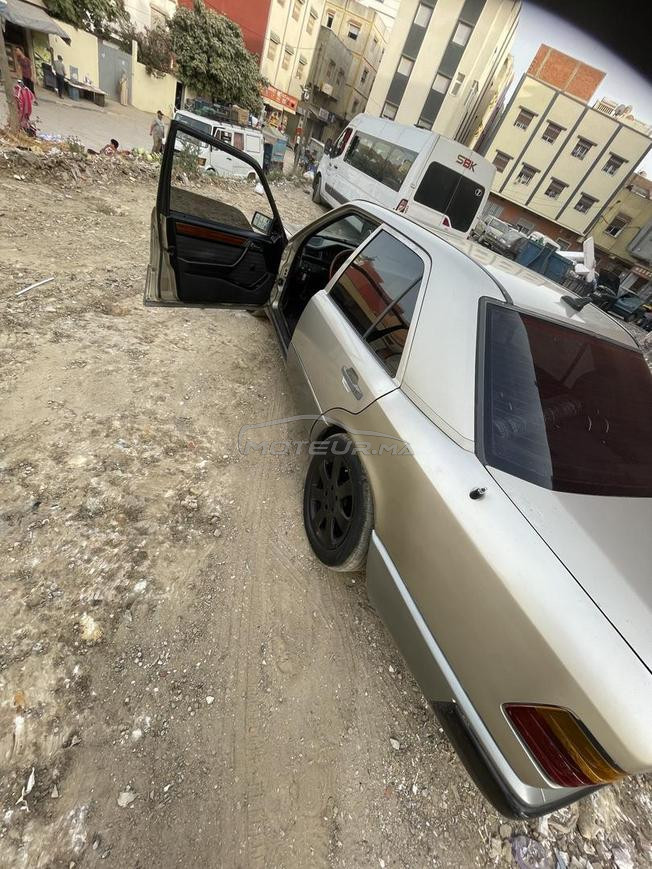 سيارة ميرسيدس 