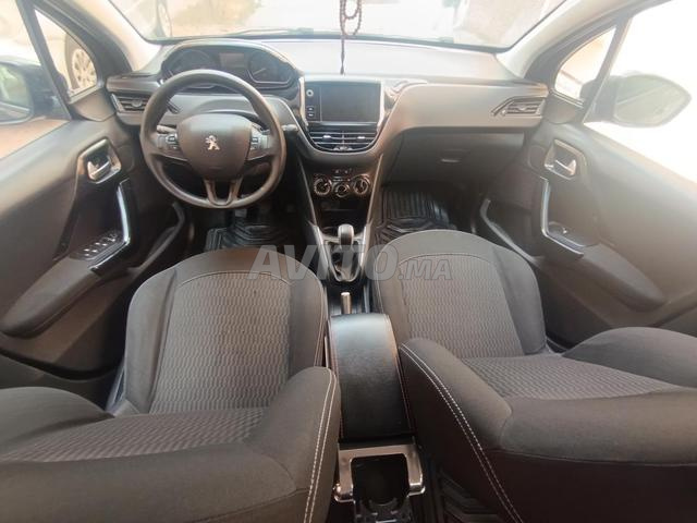 Peugeot 208 allure - 2