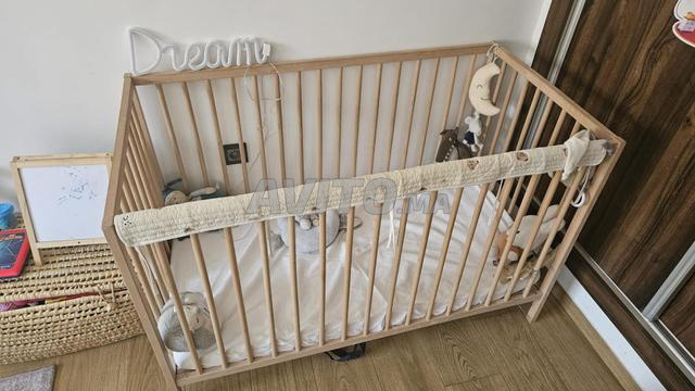 Lit bébé IKEA (excellent état)