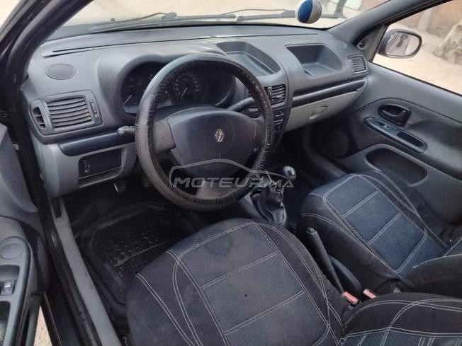 RENAULT CLIO A LAAYOUNE. 