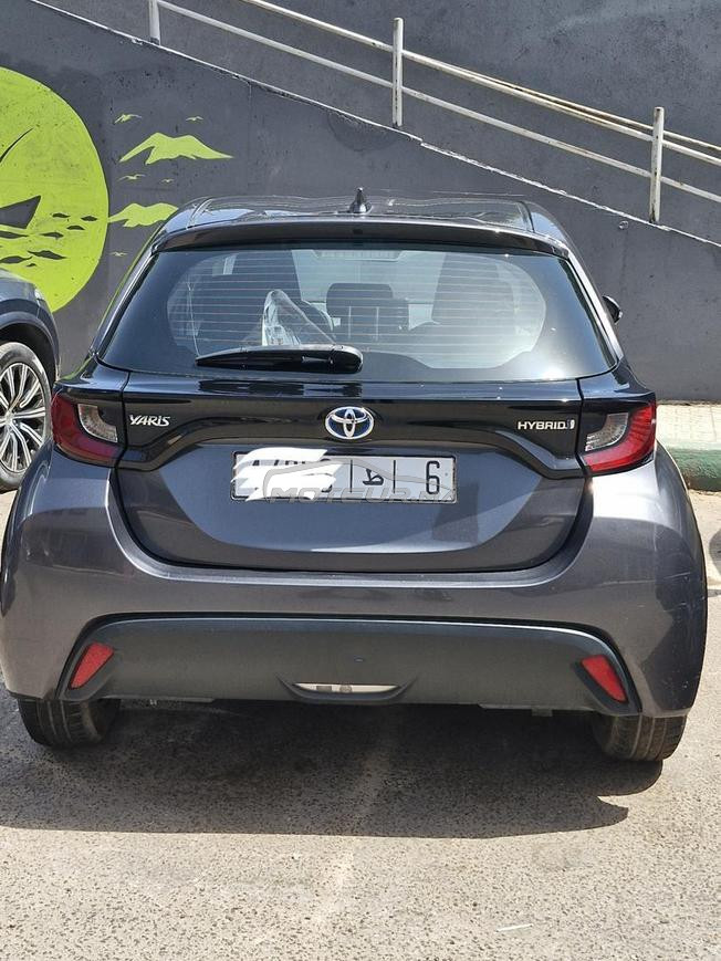a vendre toyota yaris hybride automatique