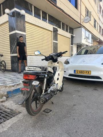 Moto disponible, encore propre - 2