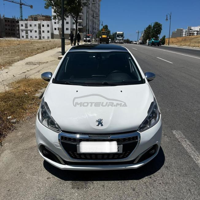 Peugeot 208 whit edtion 2018 130K