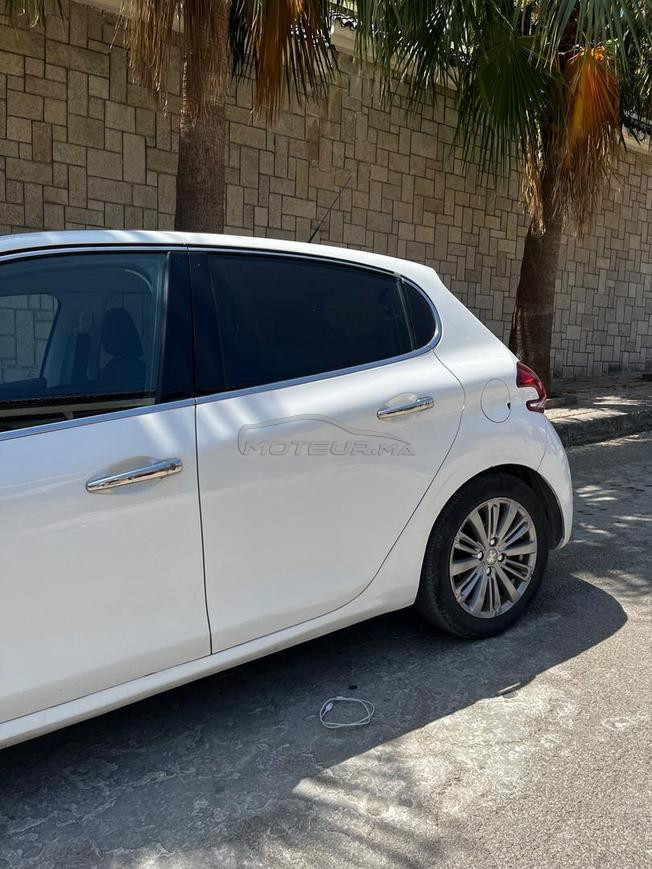 Peugeot 208 whit edtion 2018 130K
