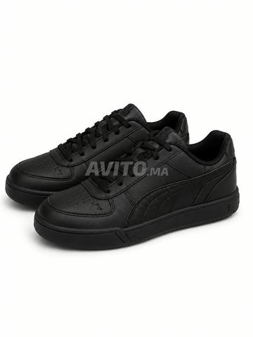 Chaque chaussure 200 dh mais originale - 2