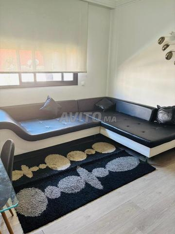 Fauteuil en cuir, table et lit IKEA avec matelas