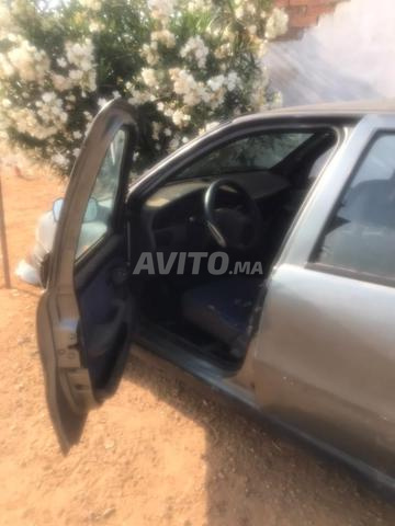 سيارة تعرضت لحادث مروري من الجانب الأيمن - 2