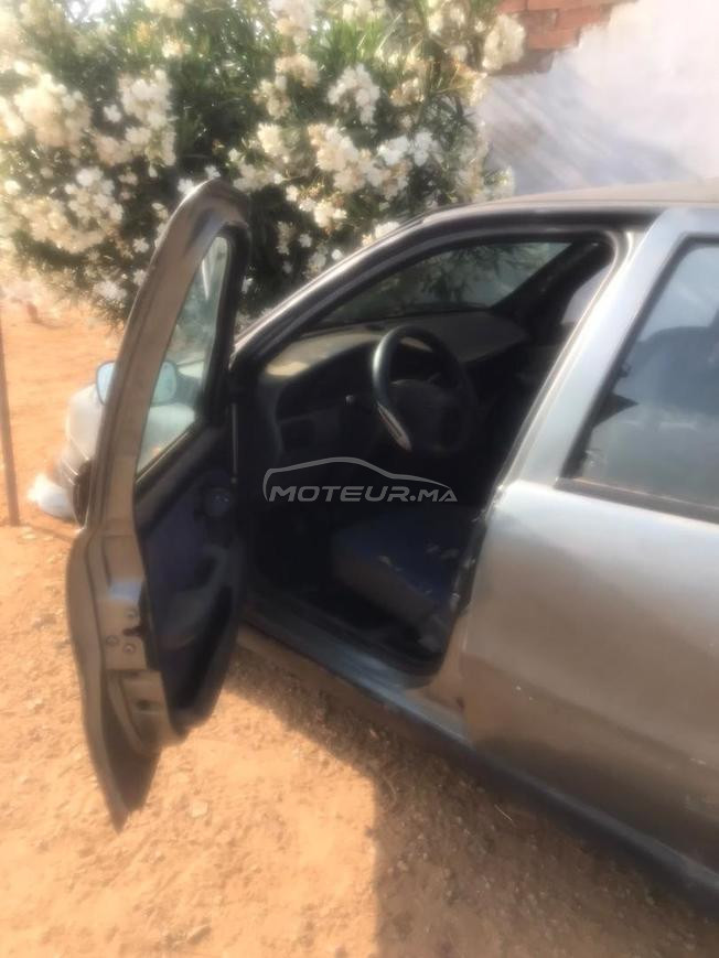 سيارة بحادث مروري من الجانب اليمني 