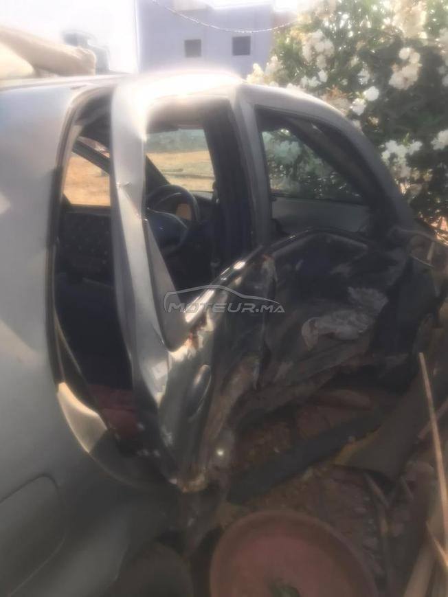 سيارة بحادث مروري من الجانب اليمني 