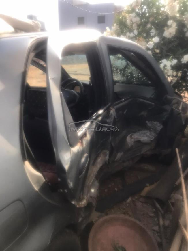 سيارة بحادث مروري من الجانب اليمني 