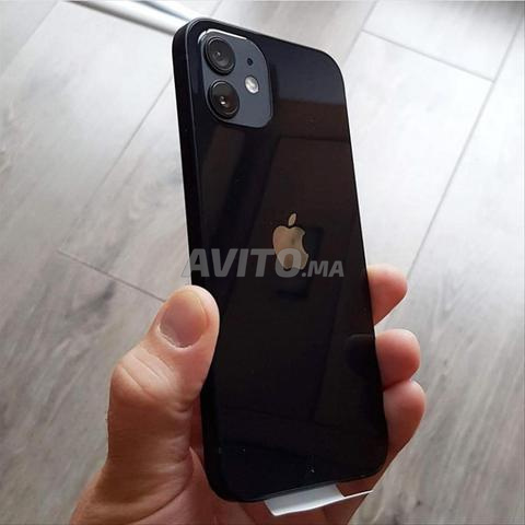 iPhone 12 normal avec chargeur gratt - 2