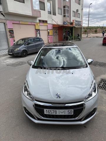 Peugeot 208 Diesel Manuelle 2019 à Oujda - 2