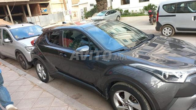 للبيع تويوتا CH-R هايبرد بحالة ممتازة - 2