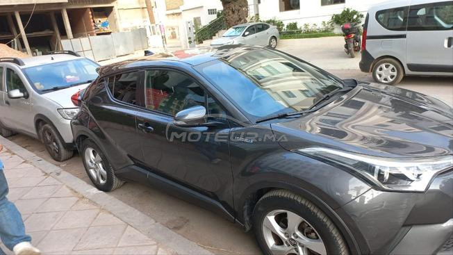 Vends Toyota CH-R hybride en très bon état 