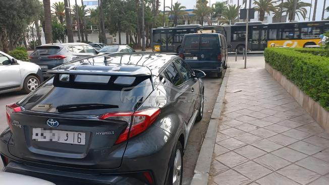 Vends Toyota CH-R hybride en très bon état 