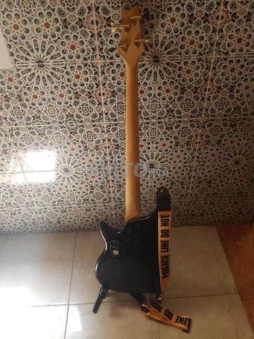 Guitare basse électrique active avec support - 2