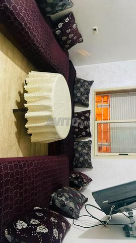 Salon avec 3 banquettes et 3 pièces en bois, table - 2