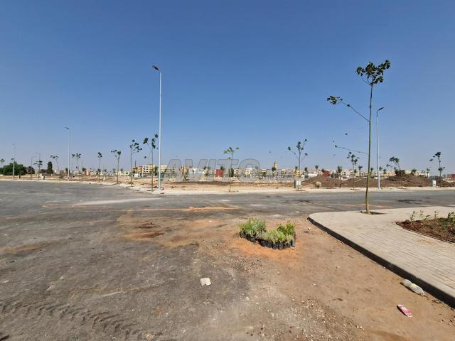 بقعة 180 متر مربع وسط مديونة R4 - 2