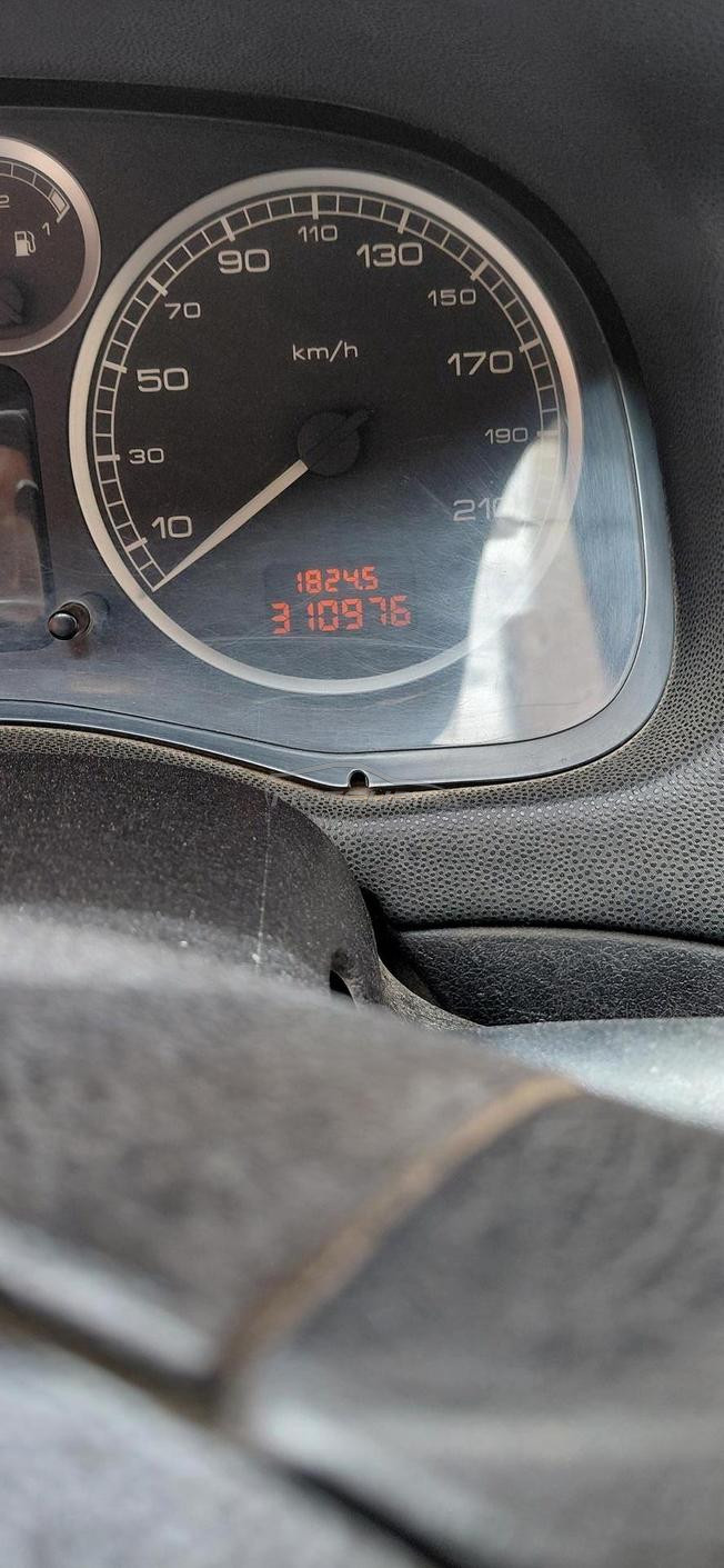 Peugeot 308 2011 très bon état 