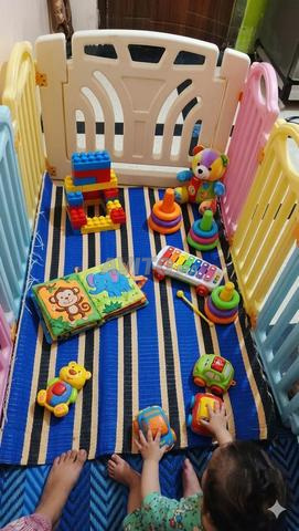 Parc bébé en plastique bon état