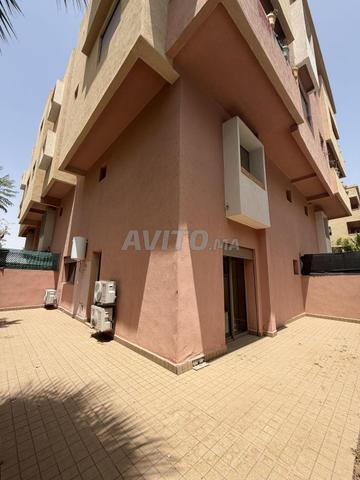 Joli duplex 2 chambres vide avec terrasse