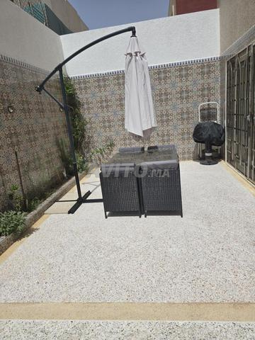 طاولة حديقة مع مظلة - 2