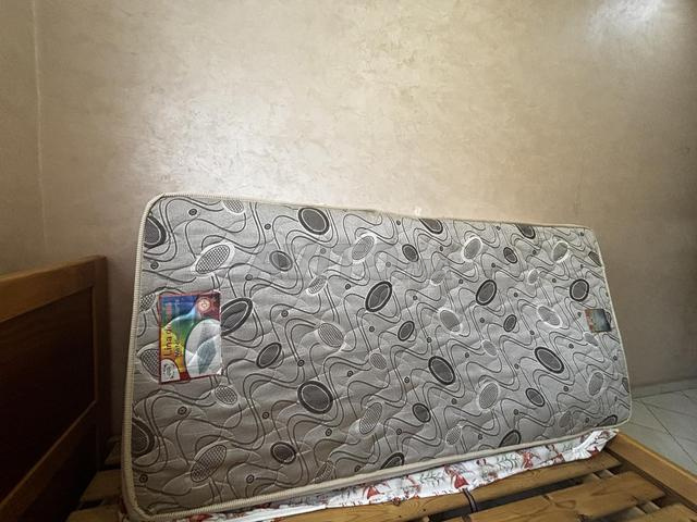 matelas en bon etat - 2