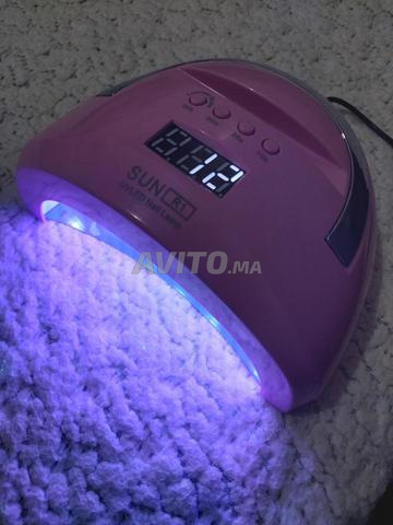Séchage vernis à ongles. - 2