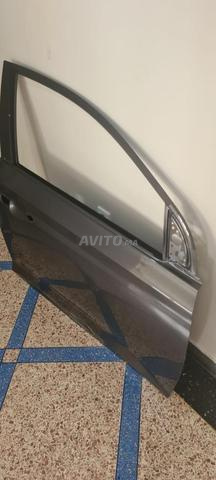 Vends porte droite et rétroviseur Hyundai Accent 2021