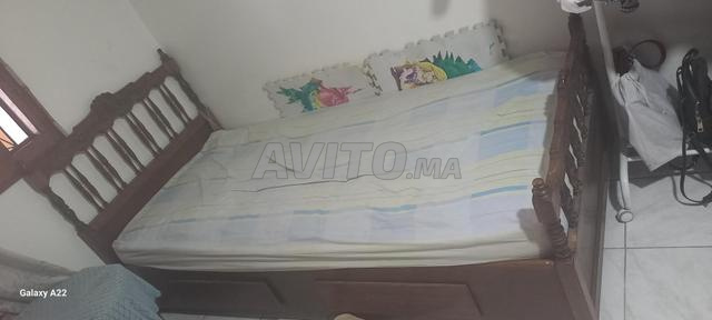 Lit avec matelas - 2