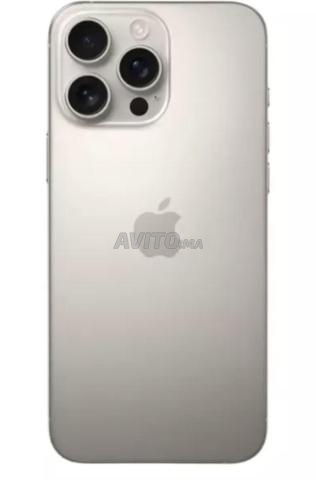 iPhone 16 Pro 256 Go Titanium - 2