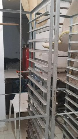 معدات مخبزة مستعملة بالكامل للبيع