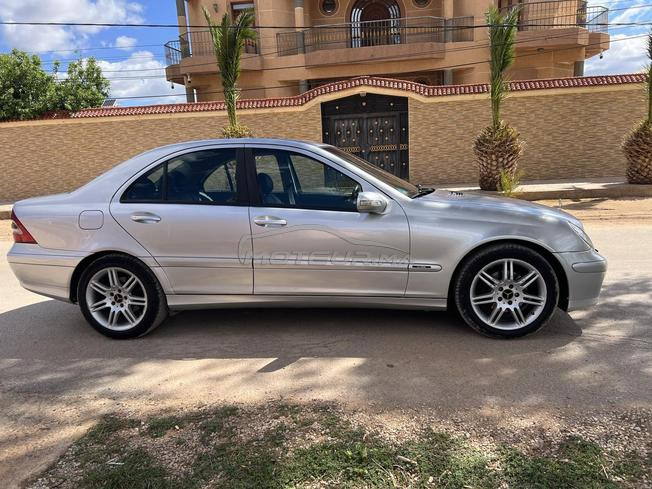Mercedes-Benz 220 Diesel Automatique 2005 à Nador