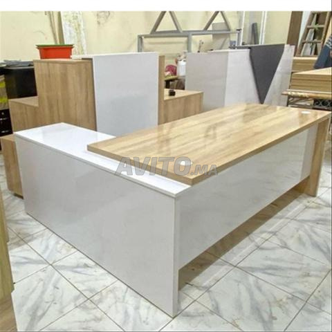مكتب مدير بتصميم عصري - 2