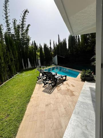 Villa meublée avec piscine à la ville verte