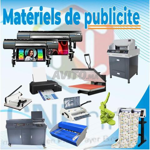 Machine d'immatriculation et plastifieuse