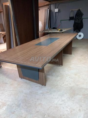 Table de Réunion Moderne | طاولة اجتماعات عصرية