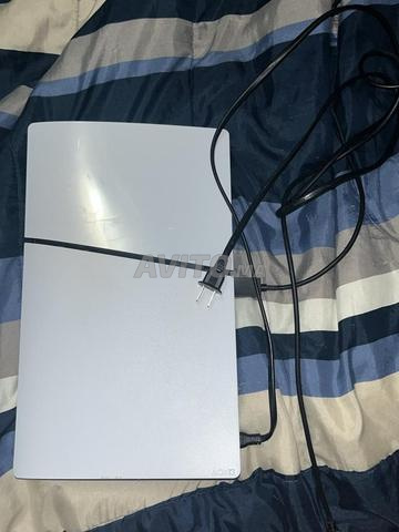 PS5 Slim Digital مع وحدتي تحكم السعر قابل للتفاوض