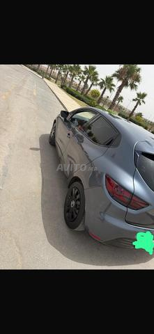 Clio 4 modèle 2018 demi caisse - 2