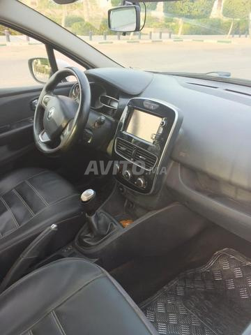 Renault Clio Diesel Manuelle 2017 à Laayoune - 2