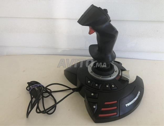عصا تحكم Thrustmaster لمحاكاة الطيران